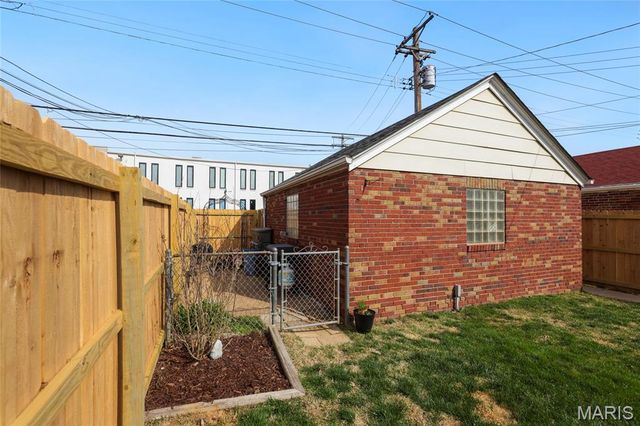6635 Devonshire Avenue, St Louis, MO 63109