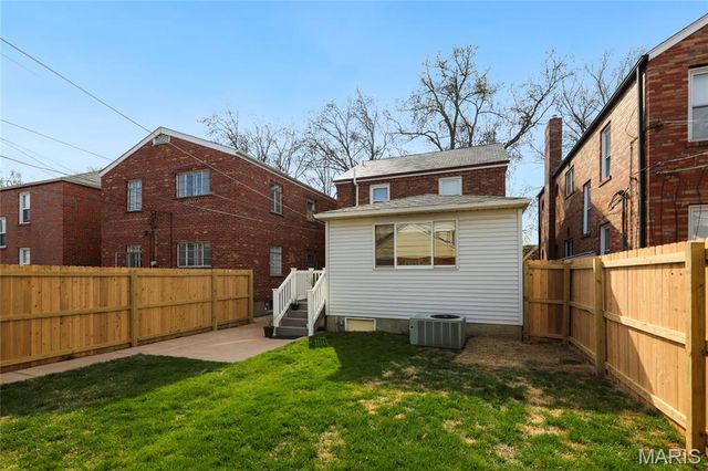6635 Devonshire Avenue, St Louis, MO 63109