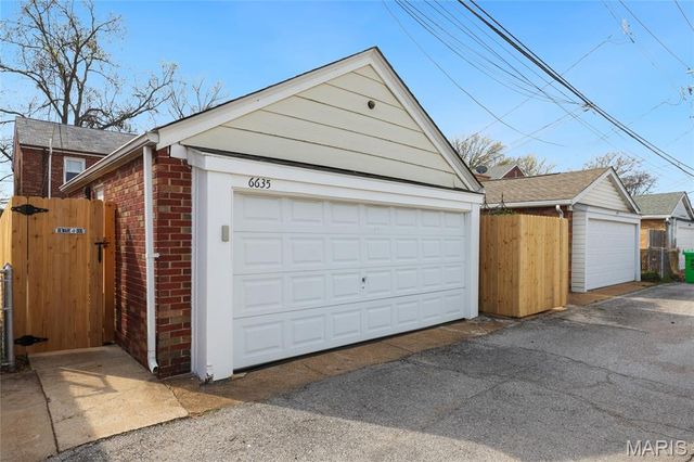 6635 Devonshire Avenue, St Louis, MO 63109