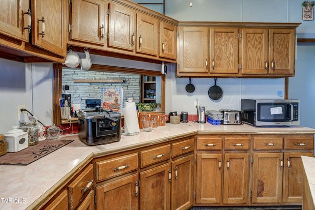 141 Hensen Avenue, Piney Flats, TN 37686