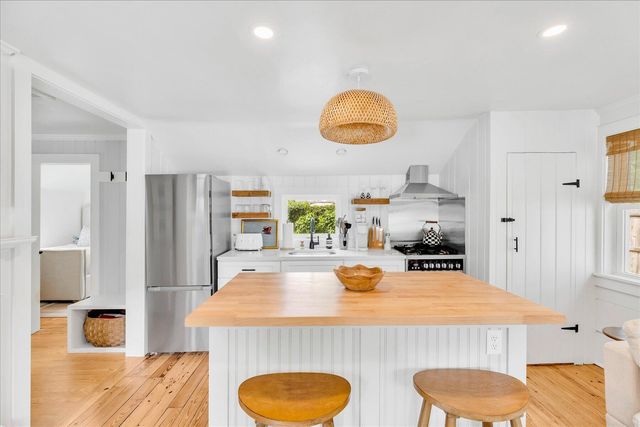 25 Lake Road E, West Yarmouth, MA 02673
