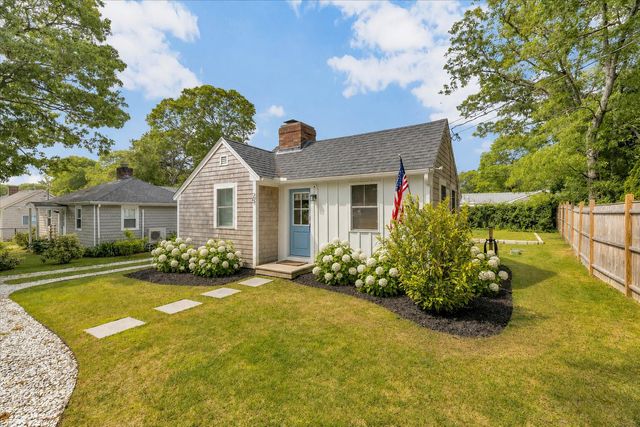 25 Lake Road E, West Yarmouth, MA 02673