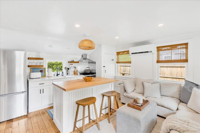 25 Lake Road E, West Yarmouth, MA 02673