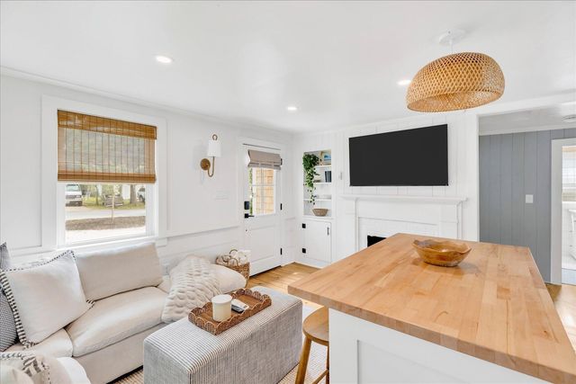 25 Lake Road E, West Yarmouth, MA 02673
