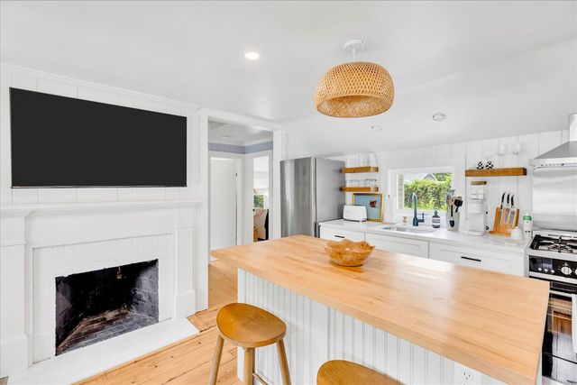25 Lake Road E, West Yarmouth, MA 02673