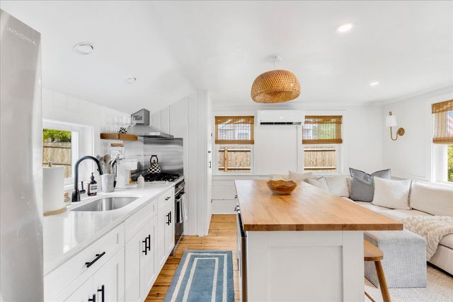 25 Lake Road E, West Yarmouth, MA 02673