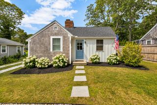 25 Lake Road E, West Yarmouth, MA 02673