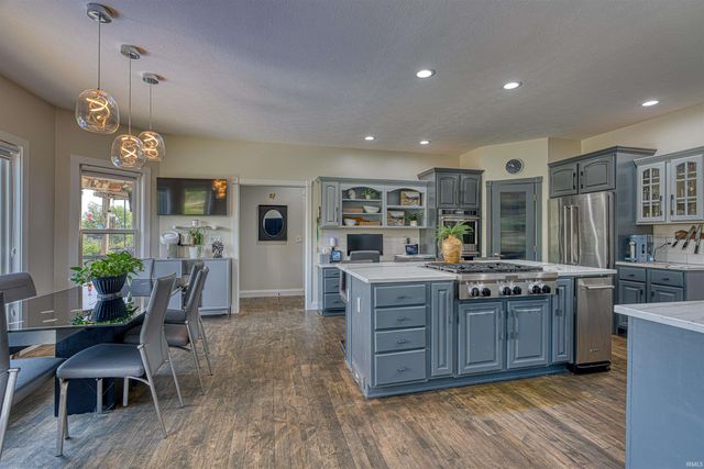 2177 Ledgewood Court, Newburgh, IN 47630