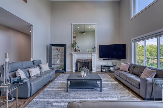 2177 Ledgewood Court, Newburgh, IN 47630