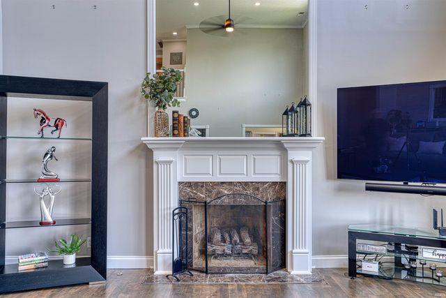 2177 Ledgewood Court, Newburgh, IN 47630