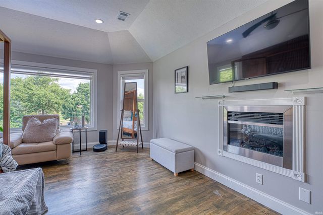 2177 Ledgewood Court, Newburgh, IN 47630