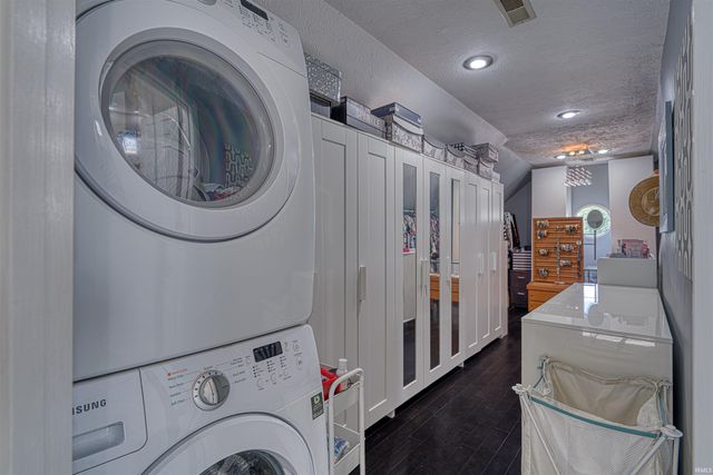 2177 Ledgewood Court, Newburgh, IN 47630