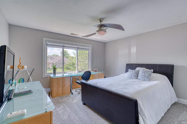 2177 Ledgewood Court, Newburgh, IN 47630