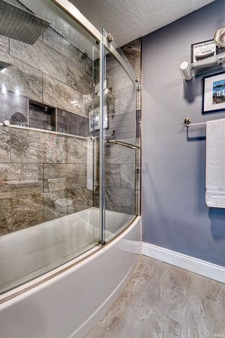 2177 Ledgewood Court, Newburgh, IN 47630