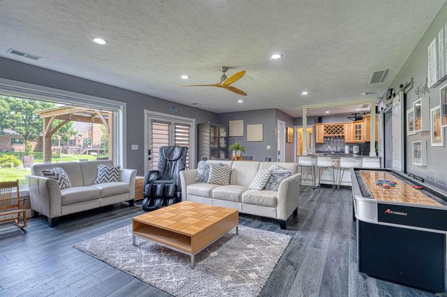 2177 Ledgewood Court, Newburgh, IN 47630
