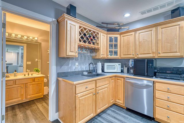 2177 Ledgewood Court, Newburgh, IN 47630