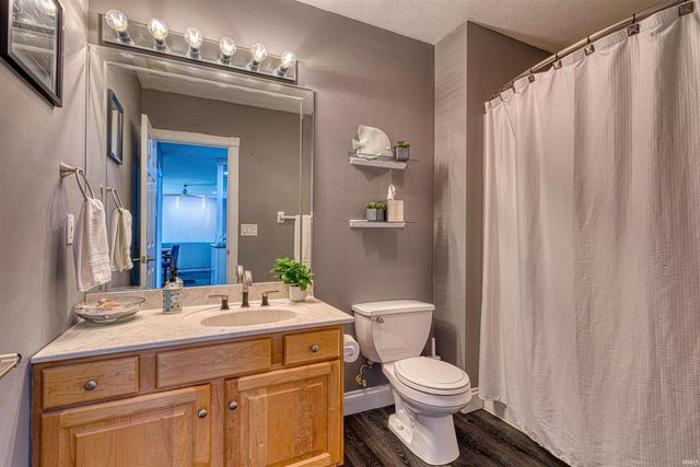 2177 Ledgewood Court, Newburgh, IN 47630