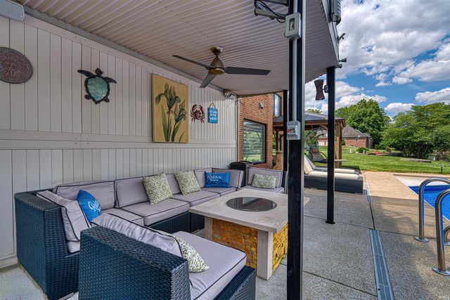 2177 Ledgewood Court, Newburgh, IN 47630