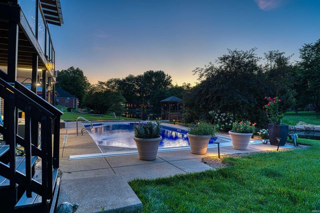 2177 Ledgewood Court, Newburgh, IN 47630