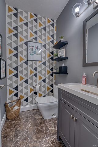 2177 Ledgewood Court, Newburgh, IN 47630
