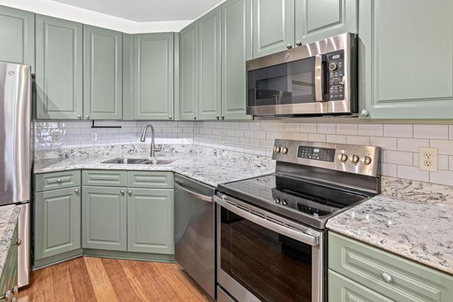 1800 Graham Avenue 121, Saint Paul, MN 55116