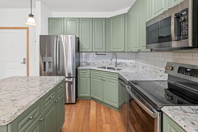 1800 Graham Avenue 121, Saint Paul, MN 55116