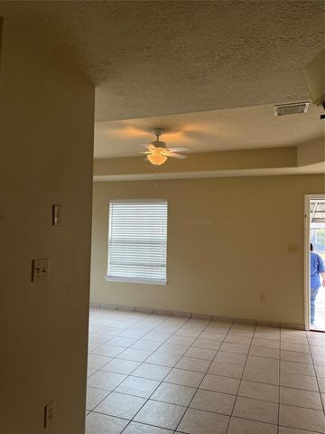 321 B Holiday Street B, Tomball, TX 77375