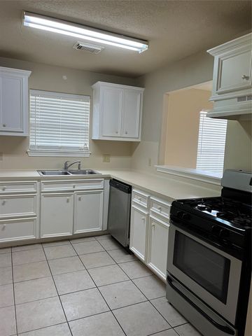 321 B Holiday Street B, Tomball, TX 77375