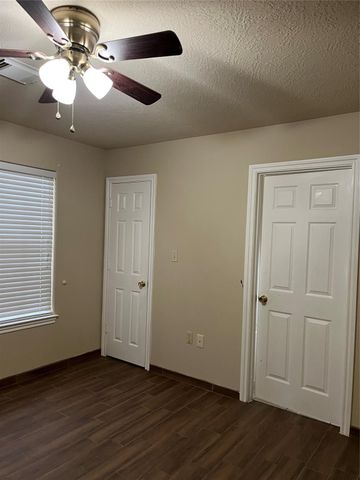 321 B Holiday Street B, Tomball, TX 77375