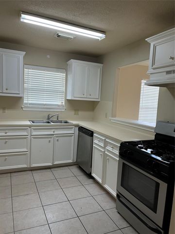 321 B Holiday Street B, Tomball, TX 77375