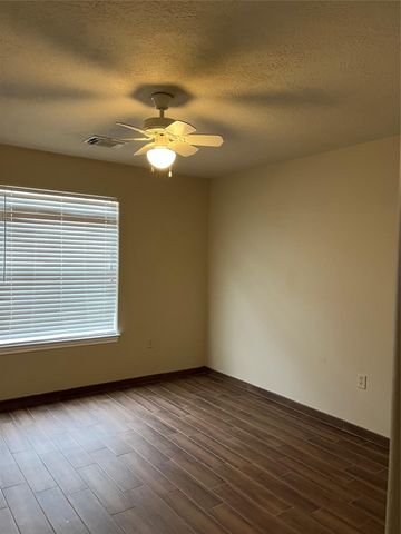 321 B Holiday Street B, Tomball, TX 77375