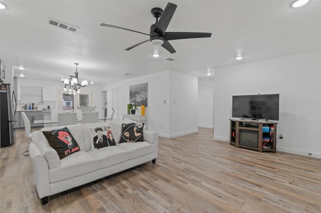 1024 Greenlee Street, Denton, TX 76201