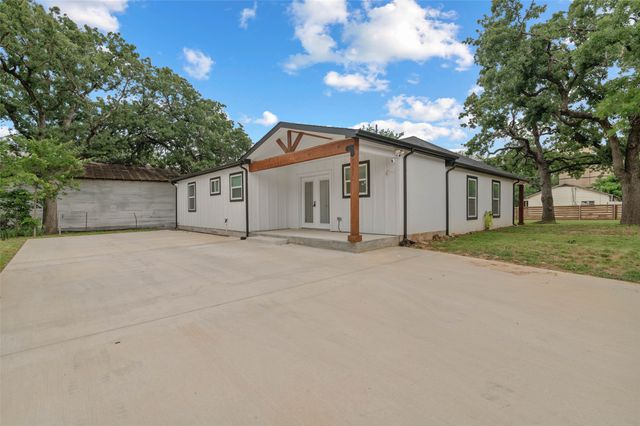 1024 Greenlee Street, Denton, TX 76201