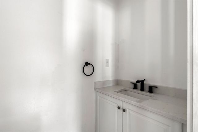 174 Warwick St, Methuen, MA 01844