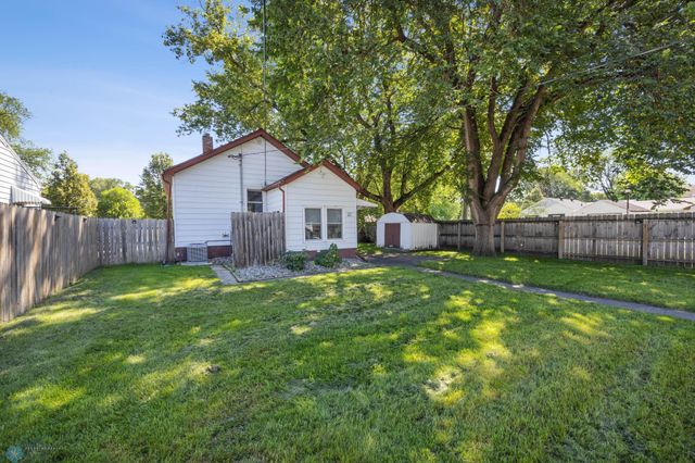1402 11th Street N, Fargo, ND 58102