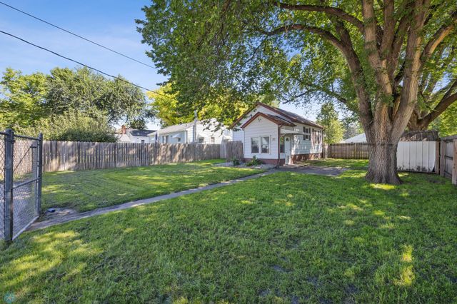 1402 11th Street N, Fargo, ND 58102