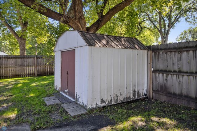 1402 11th Street N, Fargo, ND 58102