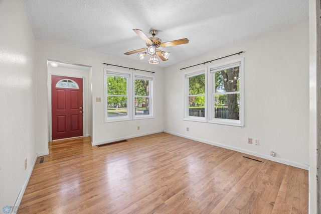 1402 11th Street N, Fargo, ND 58102