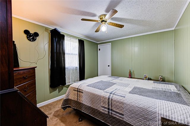 800 N Blue River Road, Pekin, IN 47165