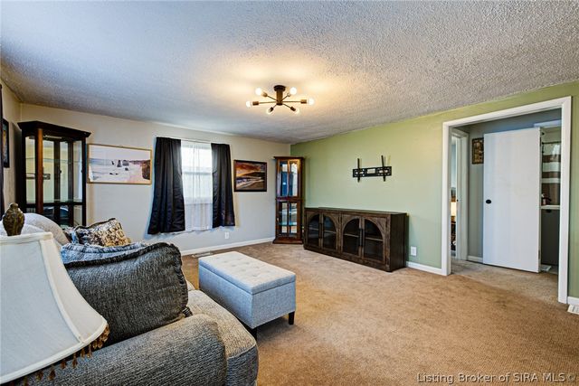 800 N Blue River Road, Pekin, IN 47165
