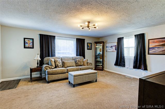 800 N Blue River Road, Pekin, IN 47165