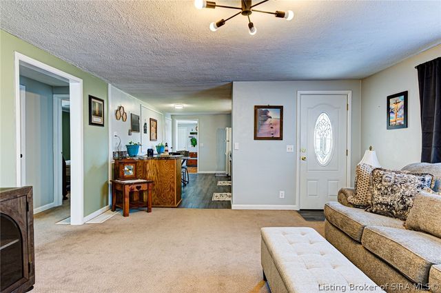 800 N Blue River Road, Pekin, IN 47165