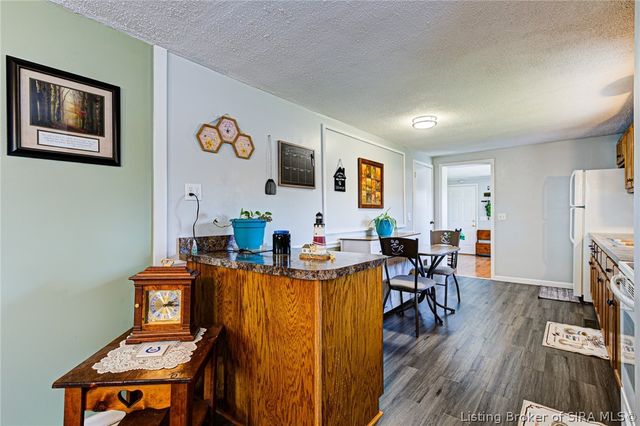 800 N Blue River Road, Pekin, IN 47165