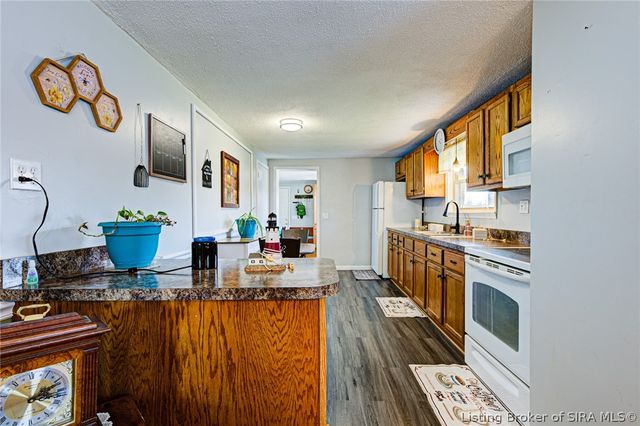 800 N Blue River Road, Pekin, IN 47165