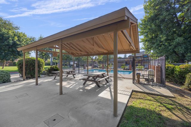 1233 S Kent St Street, Visalia, CA 93277