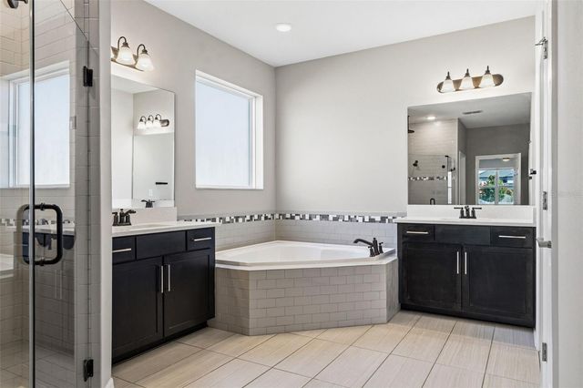 19324 E EAGLE CREEK LANE LANE, Tampa, FL 33647