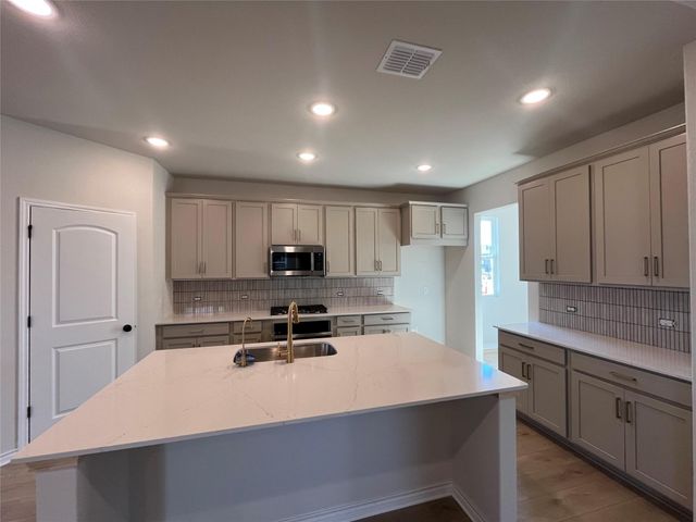 112 Barret DR, Liberty Hill, TX 78642