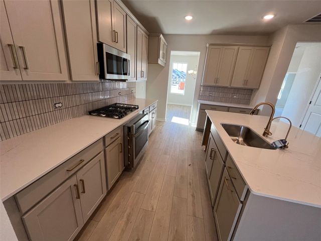 112 Barret DR, Liberty Hill, TX 78642