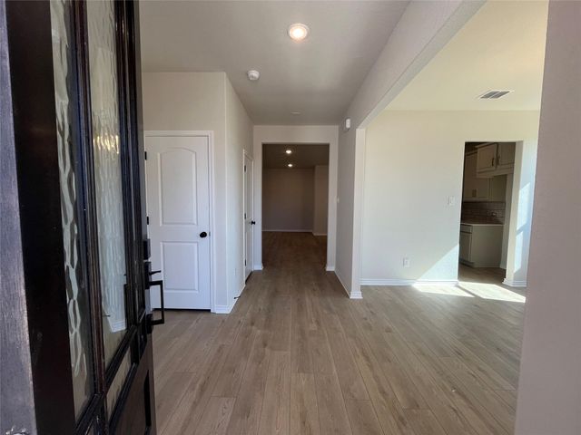 112 Barret DR, Liberty Hill, TX 78642