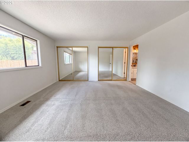 4246 SPRING ROCK Cir, West Linn, OR 97068